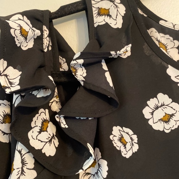 Ann Taylor black and white floral print cold shoulder long sleeve ruffle top xxs - Picture 5 of 9